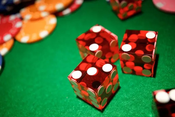 erek2 96 mobile app interface showing live tables and sportsbook